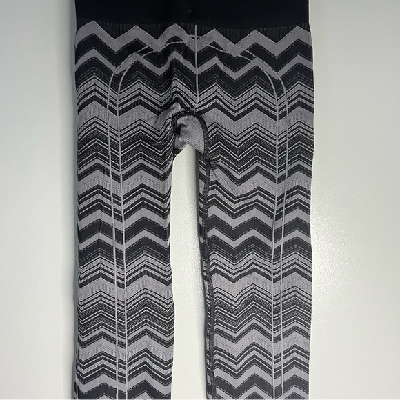 LuluLemon Ebb To Street Pant Chevron - Picture 6 of 8
